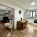 Top Location 3-Floor Villa With 6 Bedrooms