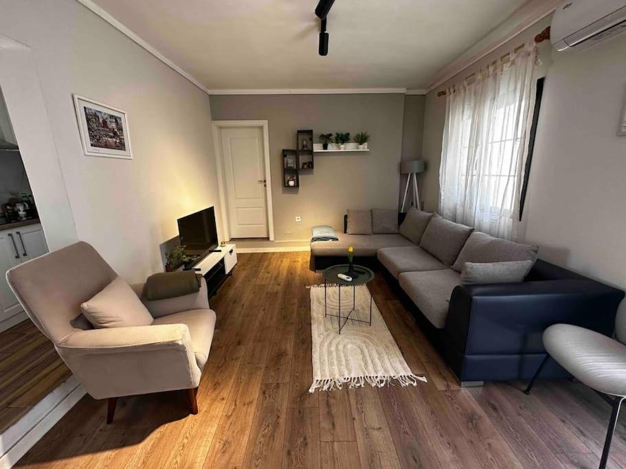 Location 3-floor With 6 Bedrooms Villa