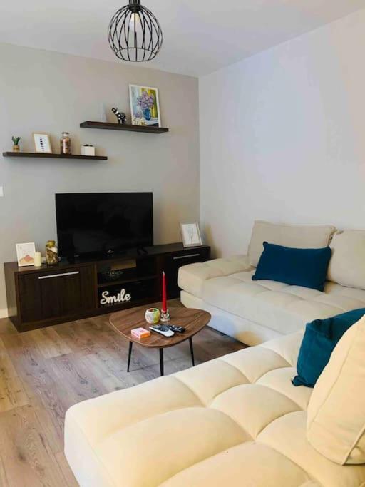 Location 3-floor With 6 Bedrooms