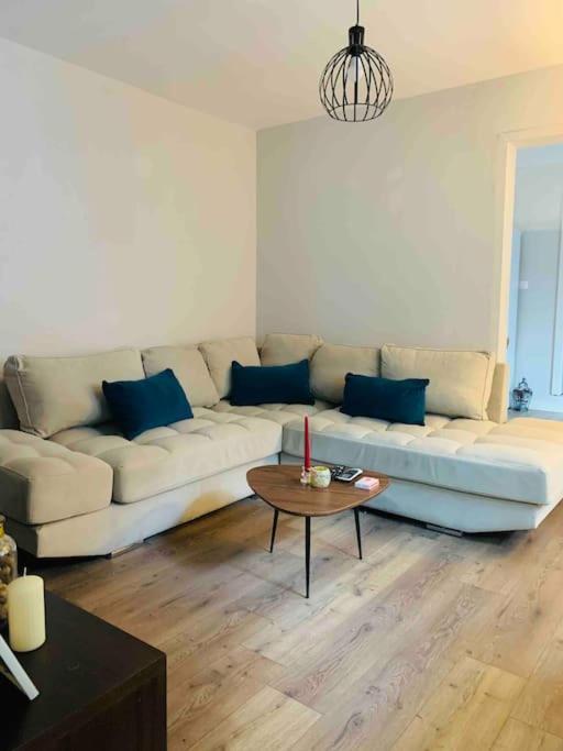 Villa Location 3-floor With 6 Bedrooms