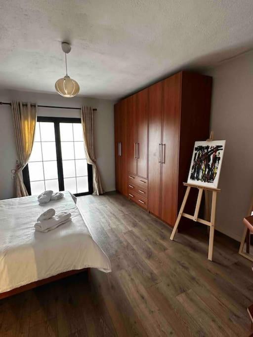 Location 3-floor With 6 Bedrooms *