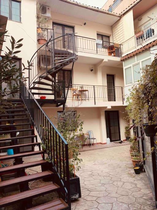 Villa Location 3-floor With 6 Bedrooms