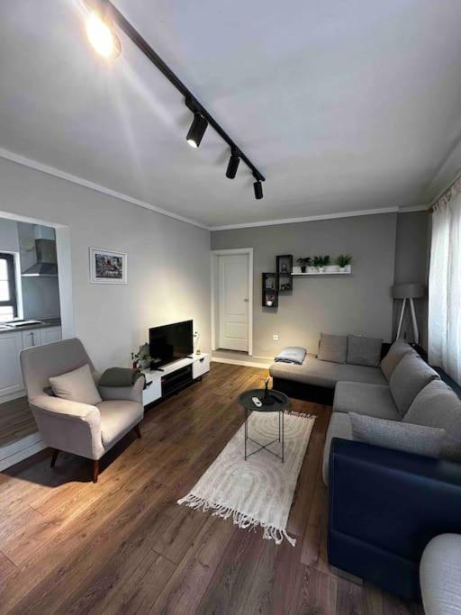 Location 3-floor With 6 Bedrooms * Tirana