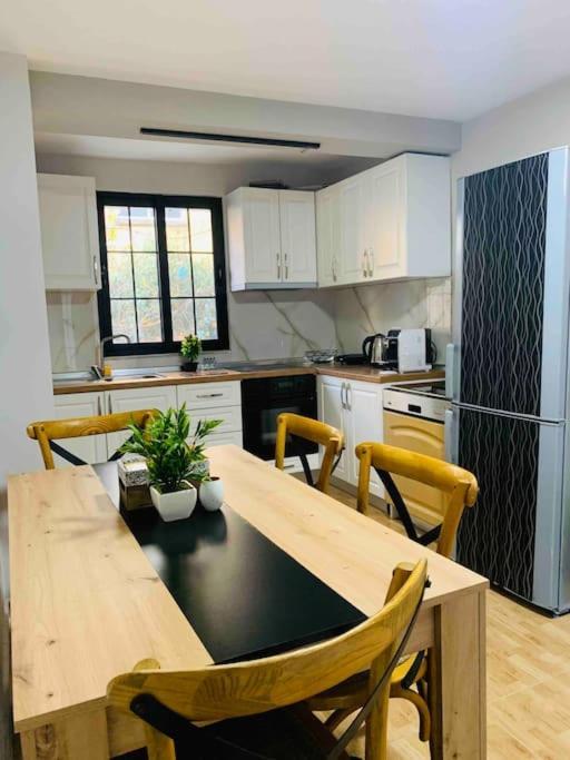 Location 3-floor With 6 Bedrooms *