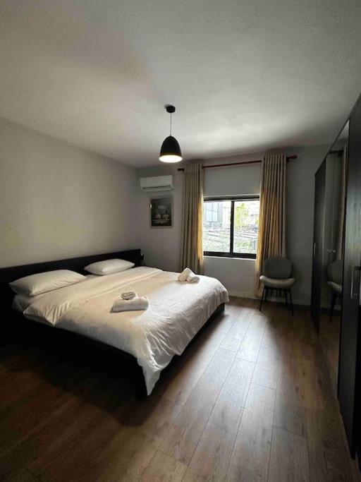 Location 3-floor With 6 Bedrooms